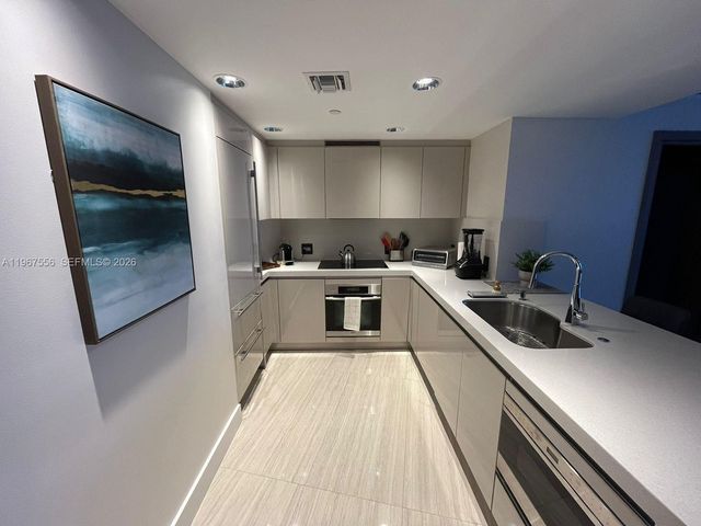 200 Biscayne Boulevard Way 4403, Miami, FL 33131