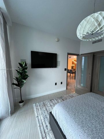 200 Biscayne Boulevard Way 4403, Miami, FL 33131