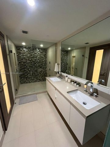 200 Biscayne Boulevard Way 4403, Miami, FL 33131