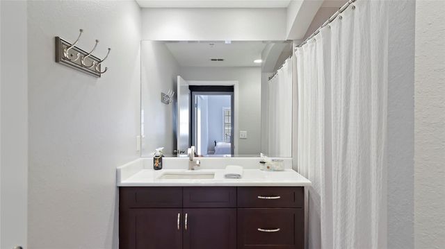 200 4TH AVENUE S 329, St Petersburg, FL 33701