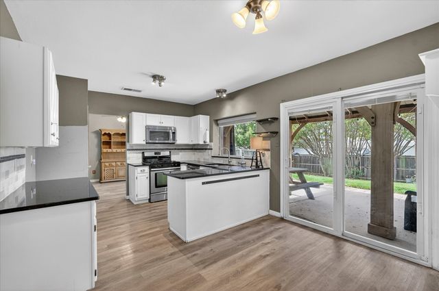 2117 Lavaca Trail, Carrollton, TX 75010