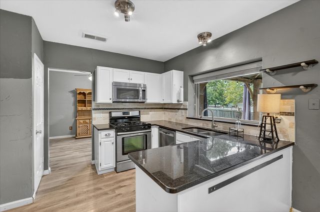 2117 Lavaca Trail, Carrollton, TX 75010