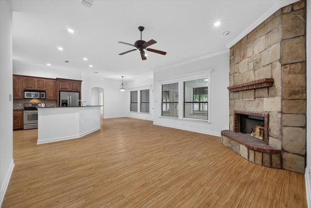 110 Heritage Place, Glen Rose, TX 76043