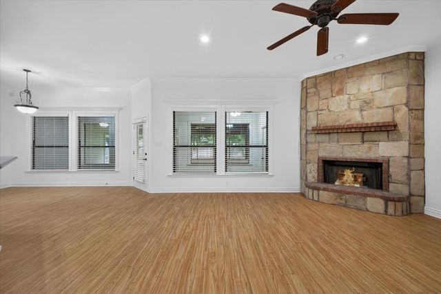 110 Heritage Place, Glen Rose, TX 76043