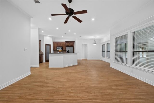 110 Heritage Place, Glen Rose, TX 76043