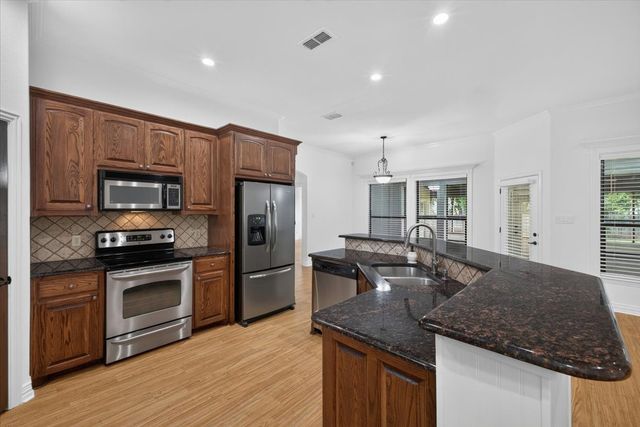 110 Heritage Place, Glen Rose, TX 76043