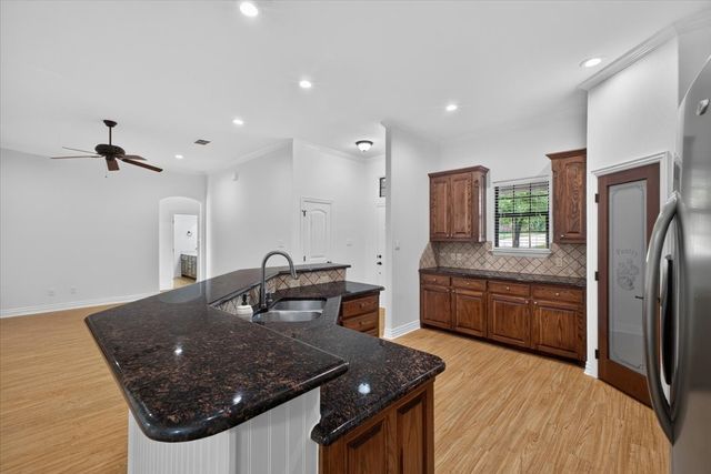 110 Heritage Place, Glen Rose, TX 76043
