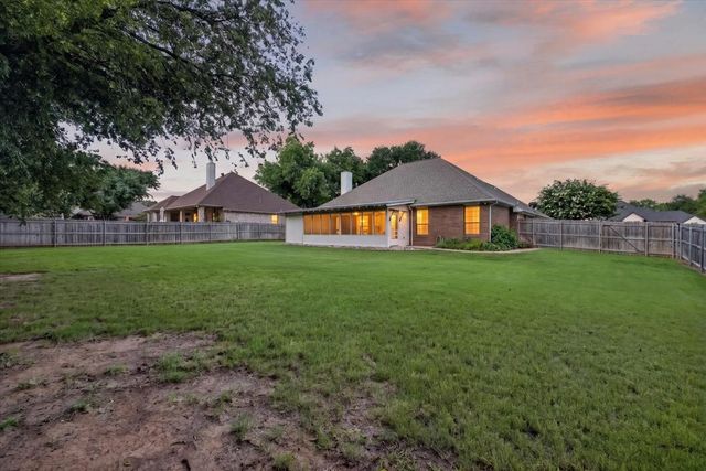 110 Heritage Place, Glen Rose, TX 76043