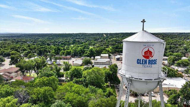 110 Heritage Place, Glen Rose, TX 76043