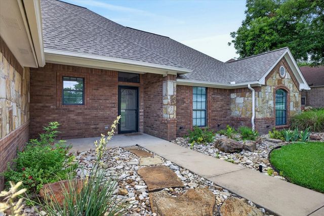 110 Heritage Place, Glen Rose, TX 76043