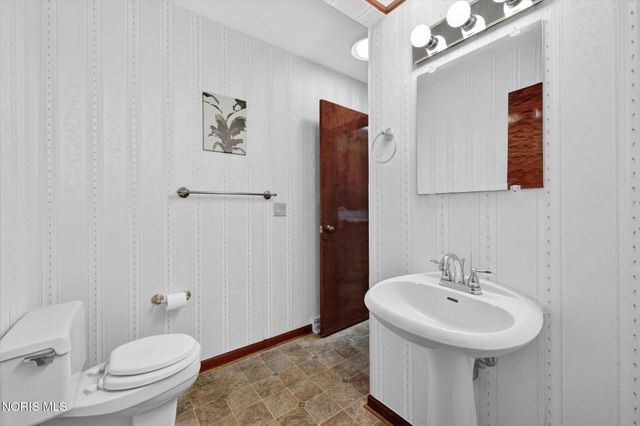 6815 Kristi Lynne Lane, Toledo, OH 43617