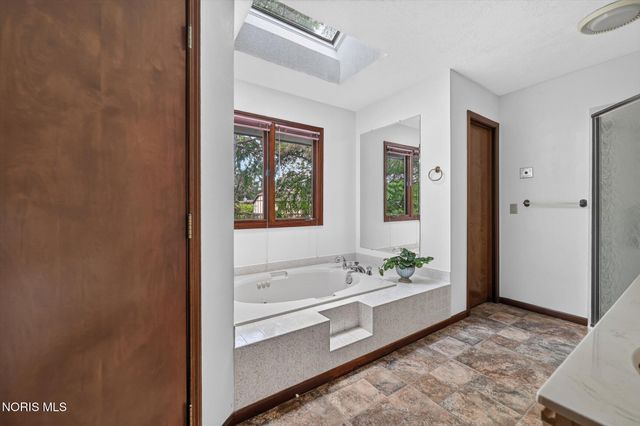 6815 Kristi Lynne Lane, Toledo, OH 43617