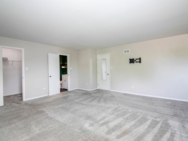 5301 Whisper Meadow Court, Plainfield, IL 60586