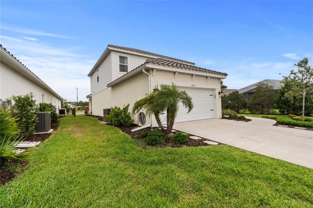 9924 CRYSTAL ISLE CIRCLE, Sarasota, FL 34241