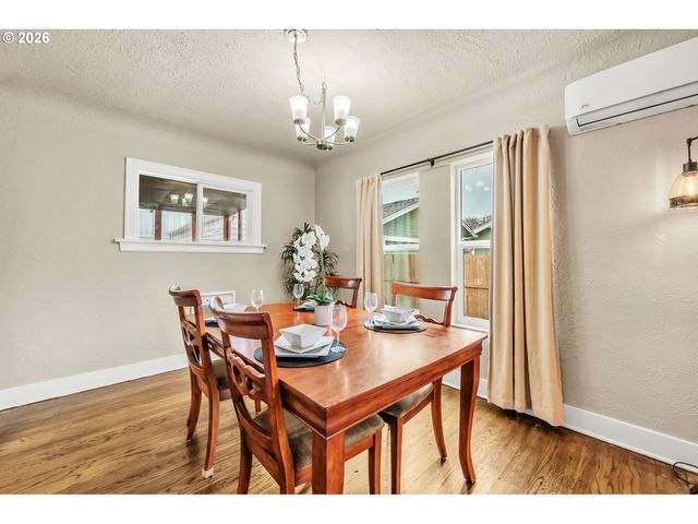 648 JUNIPER St, Junction City, OR 97448