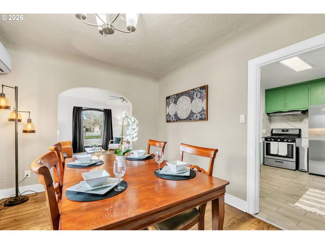 648 JUNIPER St, Junction City, OR 97448