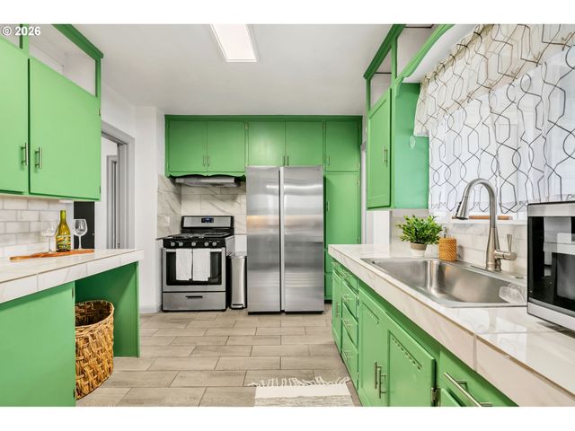 648 JUNIPER St, Junction City, OR 97448