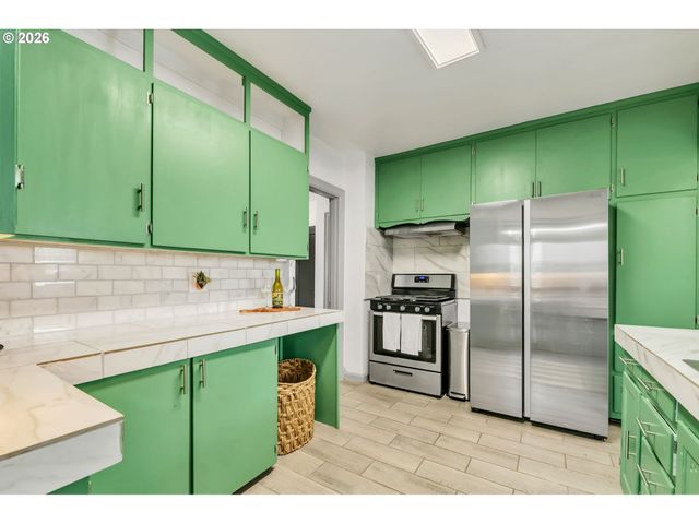 648 JUNIPER St, Junction City, OR 97448