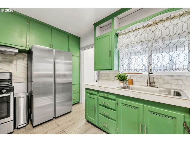 648 JUNIPER St, Junction City, OR 97448