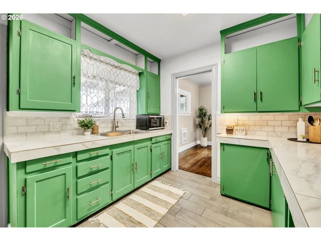 648 JUNIPER St, Junction City, OR 97448