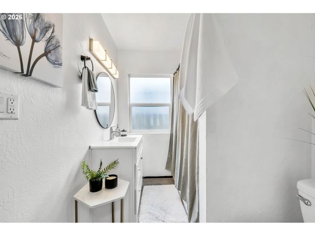 648 JUNIPER St, Junction City, OR 97448