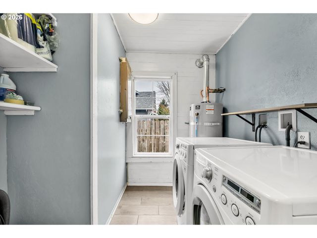 648 JUNIPER St, Junction City, OR 97448