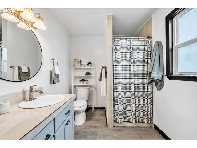 648 JUNIPER St, Junction City, OR 97448