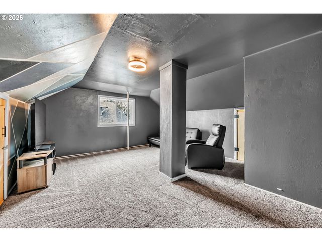 648 JUNIPER St, Junction City, OR 97448