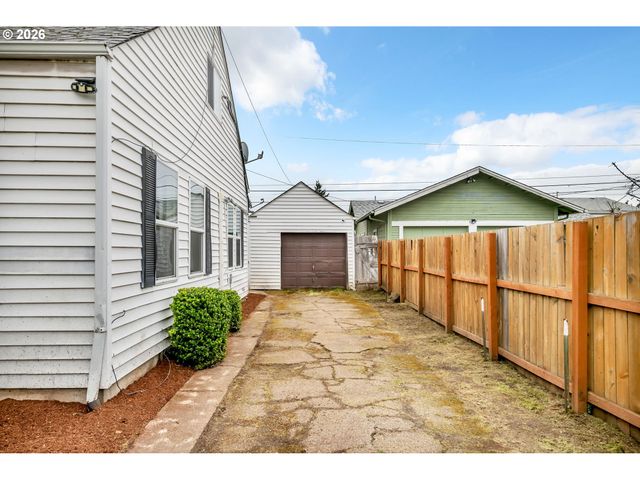 648 JUNIPER St, Junction City, OR 97448