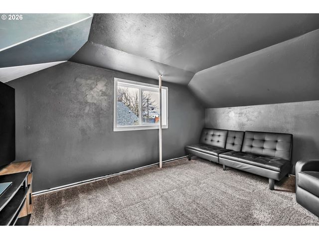 648 JUNIPER St, Junction City, OR 97448