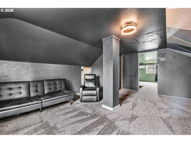 648 JUNIPER St, Junction City, OR 97448