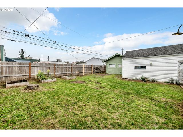 648 JUNIPER St, Junction City, OR 97448