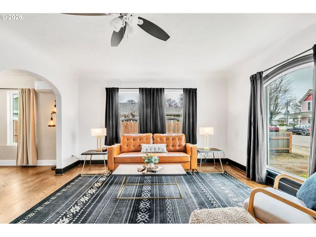 648 JUNIPER St, Junction City, OR 97448