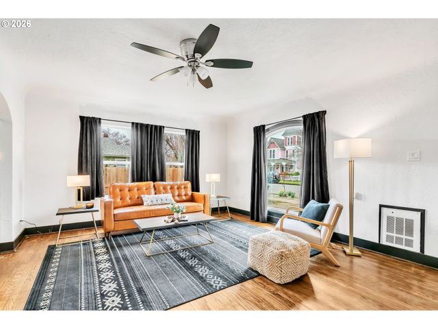 648 JUNIPER St, Junction City, OR 97448