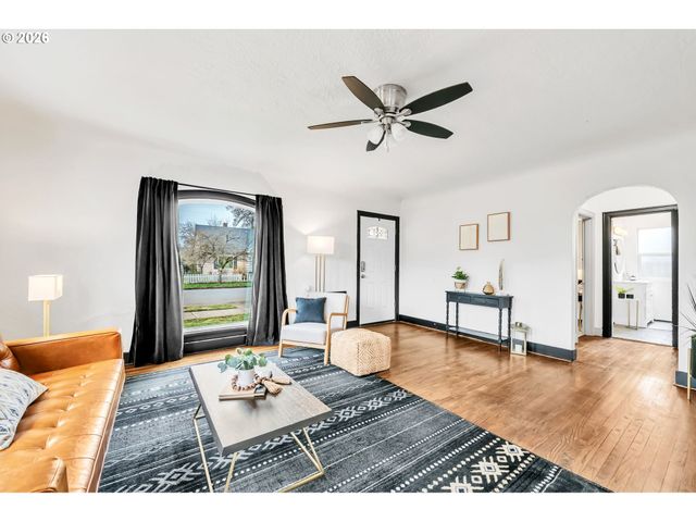 648 JUNIPER St, Junction City, OR 97448