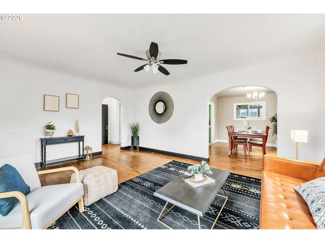 648 JUNIPER St, Junction City, OR 97448