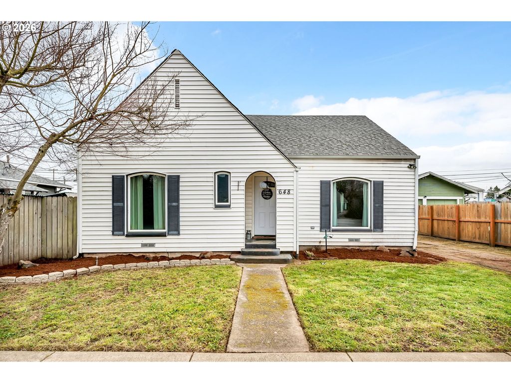 648 JUNIPER St, Junction City, OR 97448