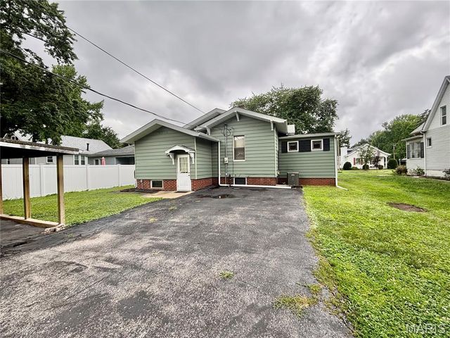 30 N Indiana Avenue, Belleville, IL 62221