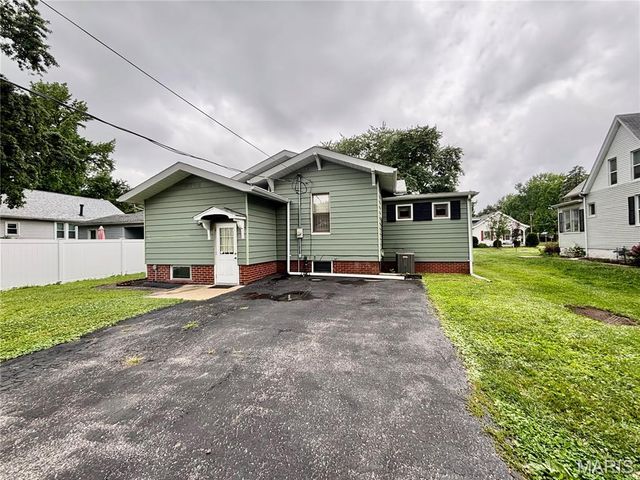 30 N Indiana Avenue, Belleville, IL 62221