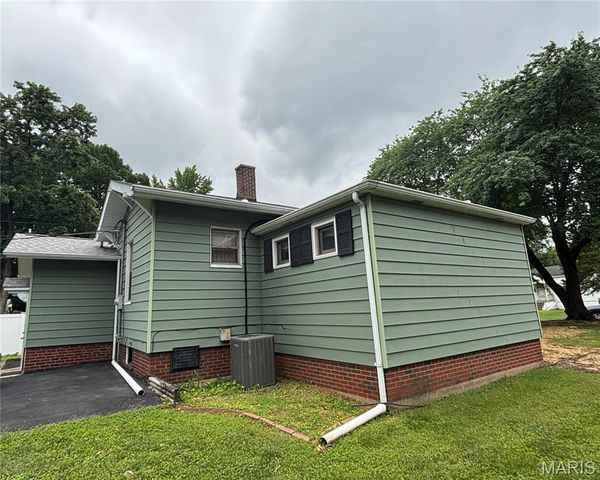 30 N Indiana Avenue, Belleville, IL 62221