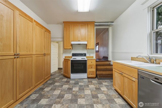 1055 E E ISAACS Avenue E, Walla Walla, WA 99362