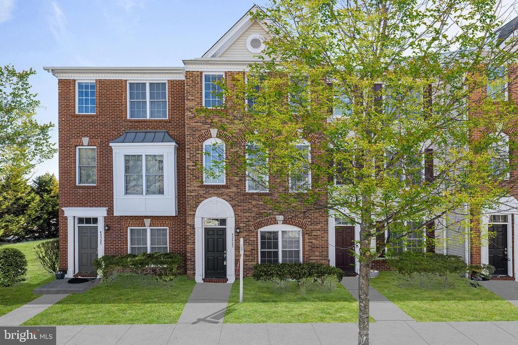 42923 PAMPLIN TER, Chantilly, VA 20152