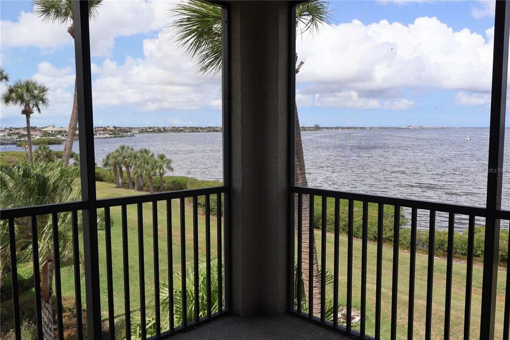 Image 9 of property listing at 920 TIDEWATER SHORES LOOP 301, Bradenton, FL 34208