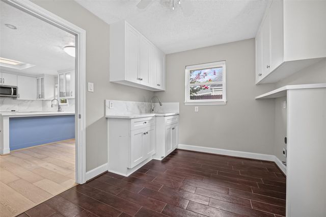 10118 Briar Forest Drive, Houston, TX 77042