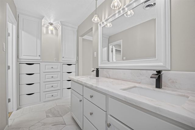 10118 Briar Forest Drive, Houston, TX 77042