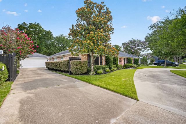 10118 Briar Forest Drive, Houston, TX 77042