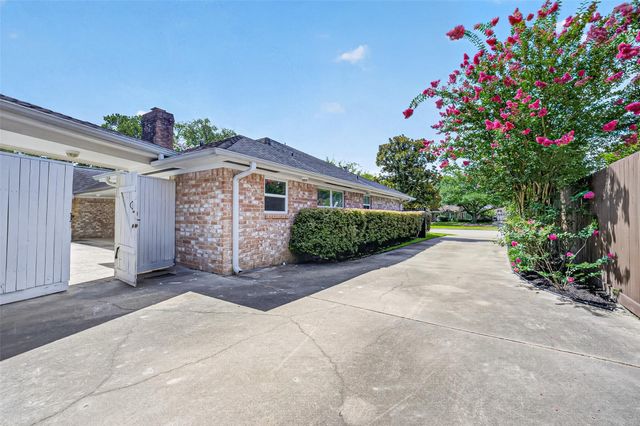 10118 Briar Forest Drive, Houston, TX 77042