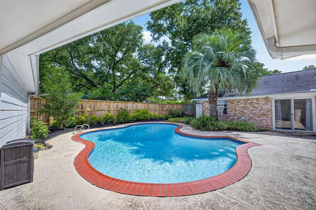 10118 Briar Forest Drive, Houston, TX 77042