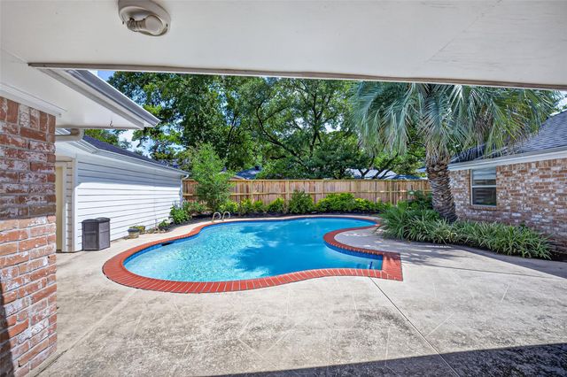 10118 Briar Forest Drive, Houston, TX 77042