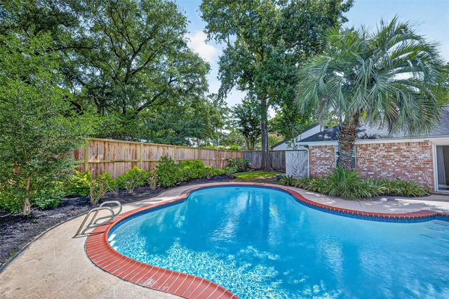 10118 Briar Forest Drive, Houston, TX 77042